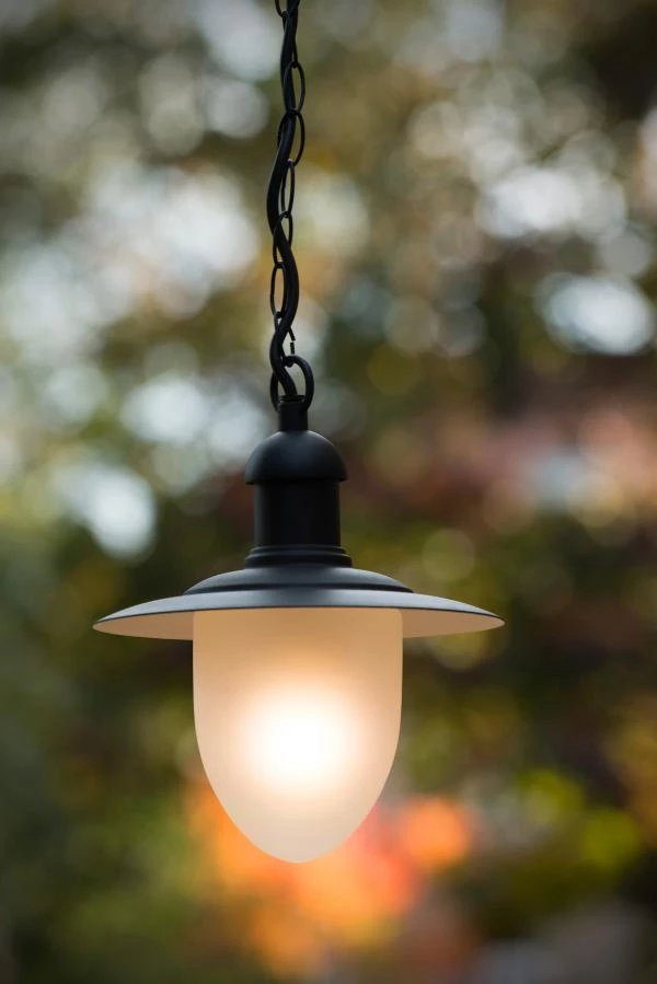 Lucide ARUBA - Lámpara colgante Dentro/Fuera - Ø 25 cm - 1xE27 - IP44 - Negro - ambiente 2